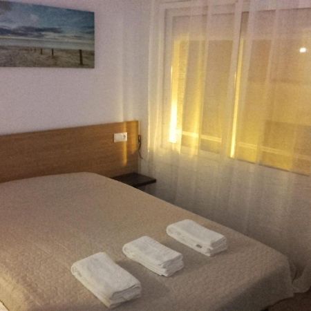 Habitacion Economica Con Bano Privado En Pleno Centro De Figueres フィゲラス エクステリア 写真