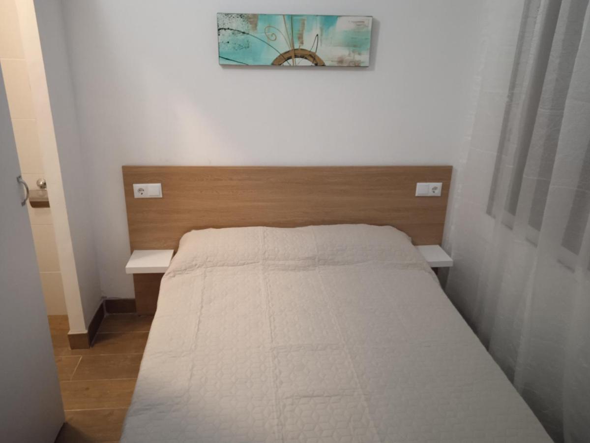 Habitacion Economica Con Bano Privado En Pleno Centro De Figueres フィゲラス エクステリア 写真
