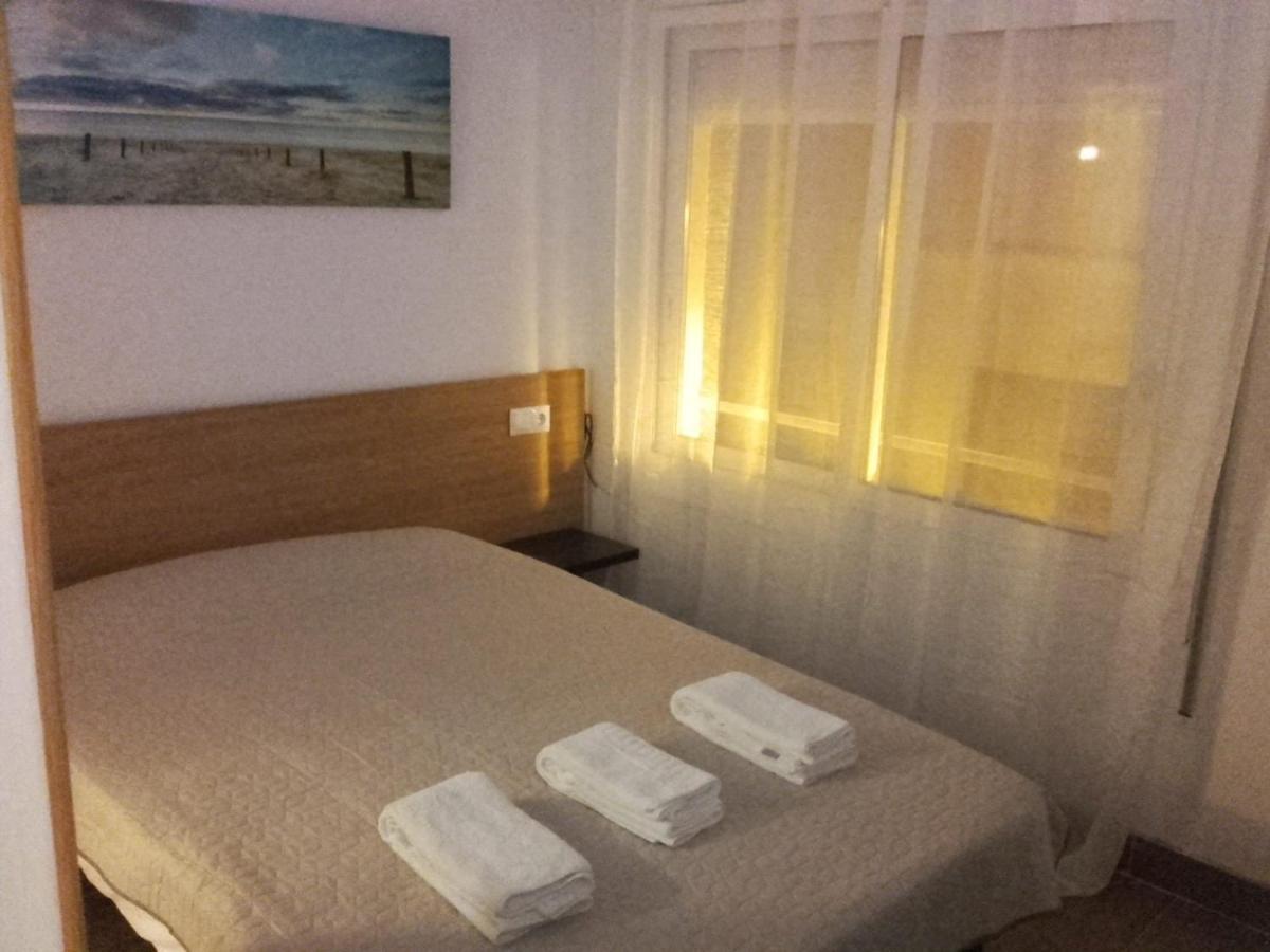 Habitacion Economica Con Bano Privado En Pleno Centro De Figueres フィゲラス エクステリア 写真